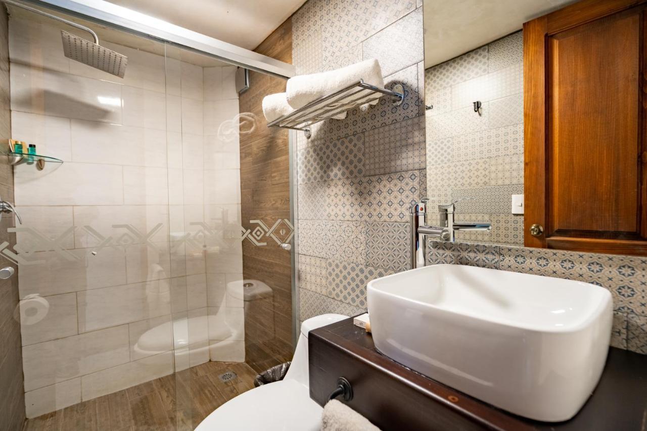 Yox Hotel Boutique San Cristóbal de Las Casas Exterior foto Bathroom