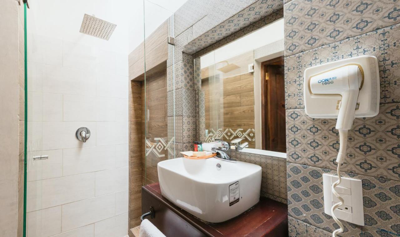 Yox Hotel Boutique San Cristóbal de Las Casas Exterior foto Bathroom